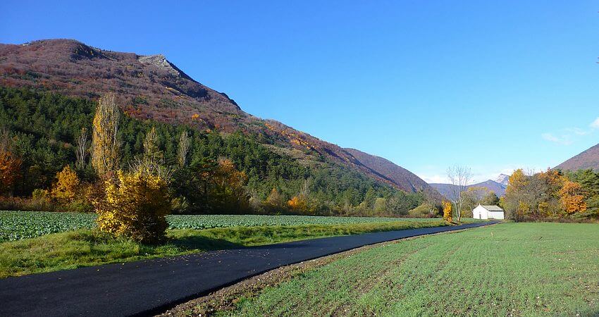 Chemin de promenade derrière le camping direction la chapelle Saint-Roch